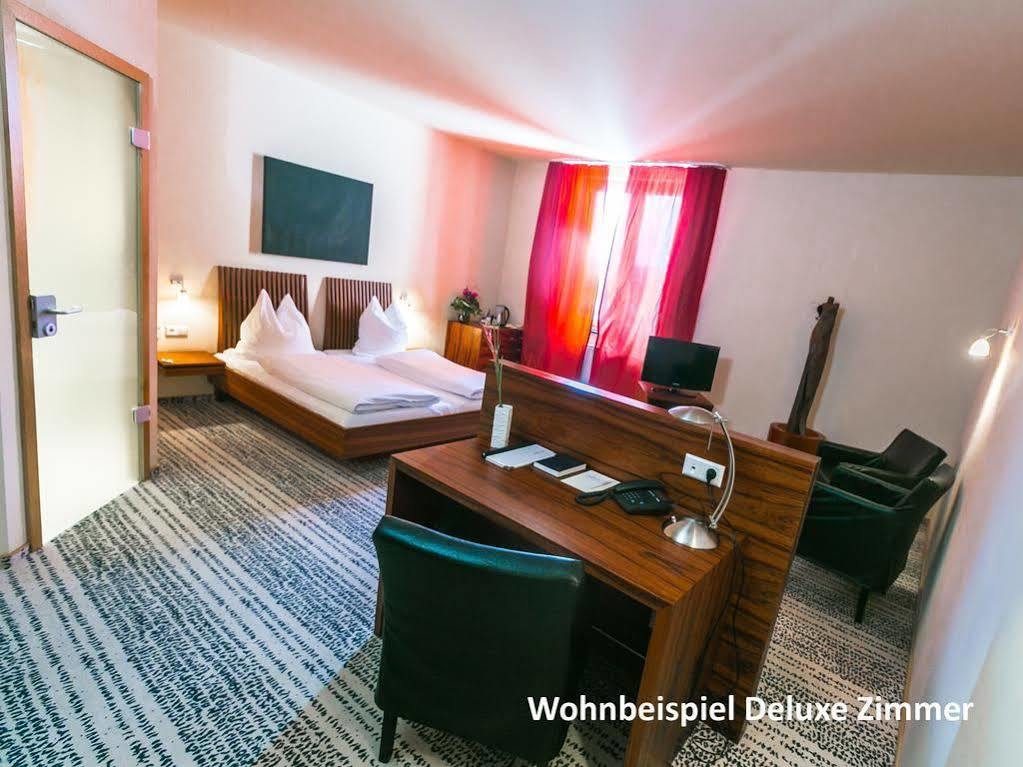 Hotel Sinsheim Esterno foto